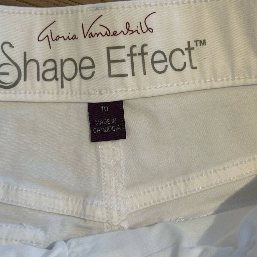 Gloria Vanderbilt Women's White Shorts - Picture 6 of 10